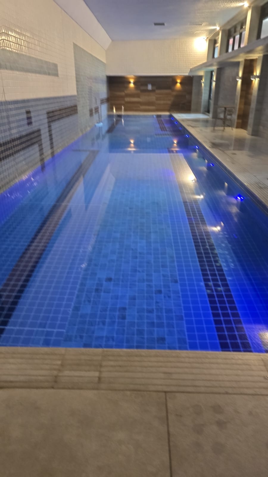 Manutenção de piscina semiolímpica de alto padrão para condomínios