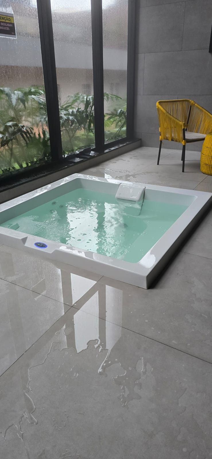 Tratamento e limpeza de spa e hidromassagem residencial