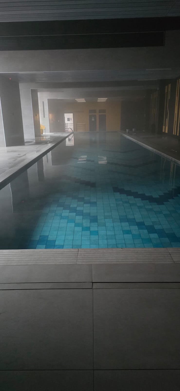 Limpeza de spa residencial de hidromassagem embutido